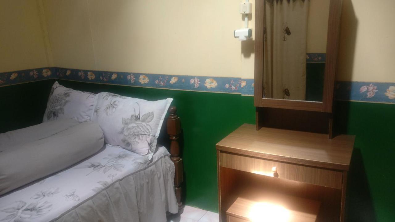 Homestay Arya Mangunan Бантул Екстериор снимка
